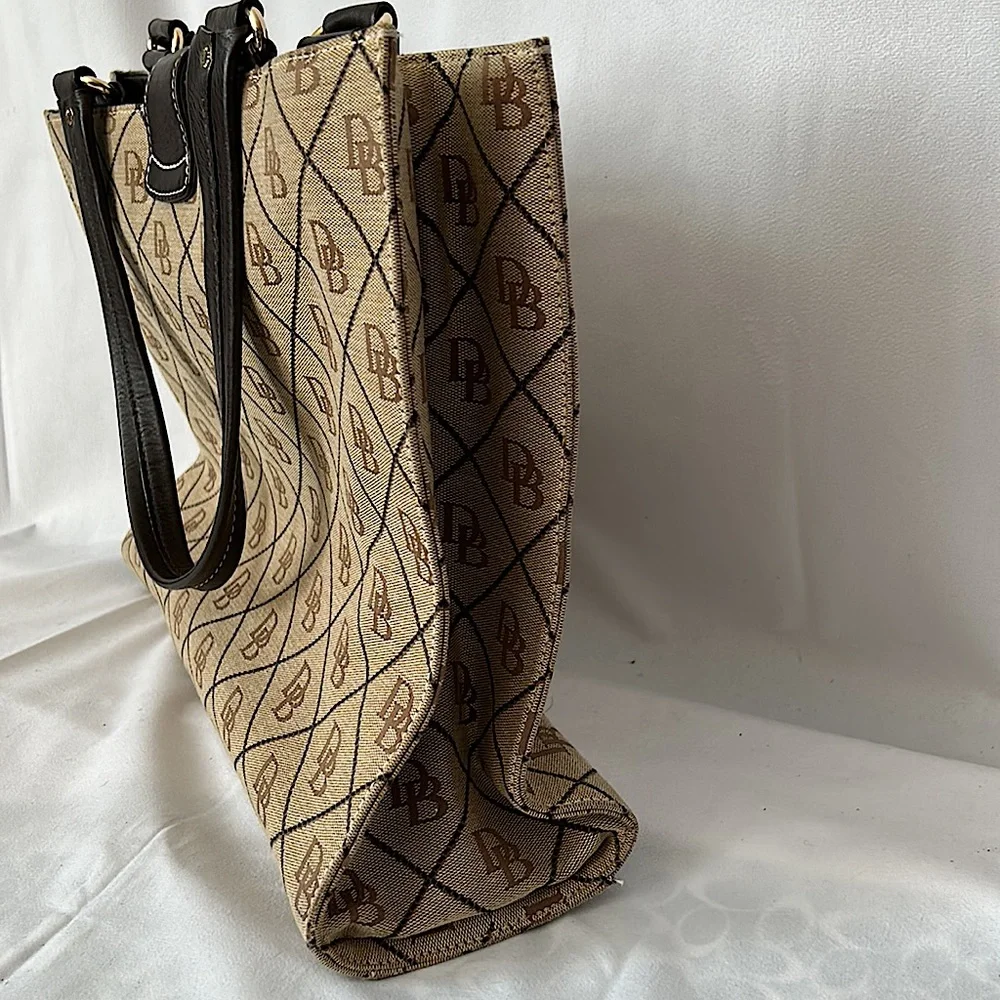 Dooney & Bourke Authenticated Tan/Brown Signature Monogram Shoulder Bag Purse - Picture 4 of 10